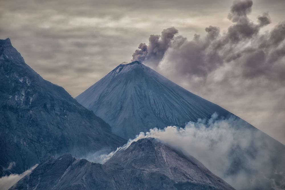 Курящие великаны