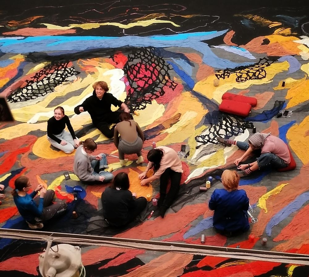 Завтра премьера.