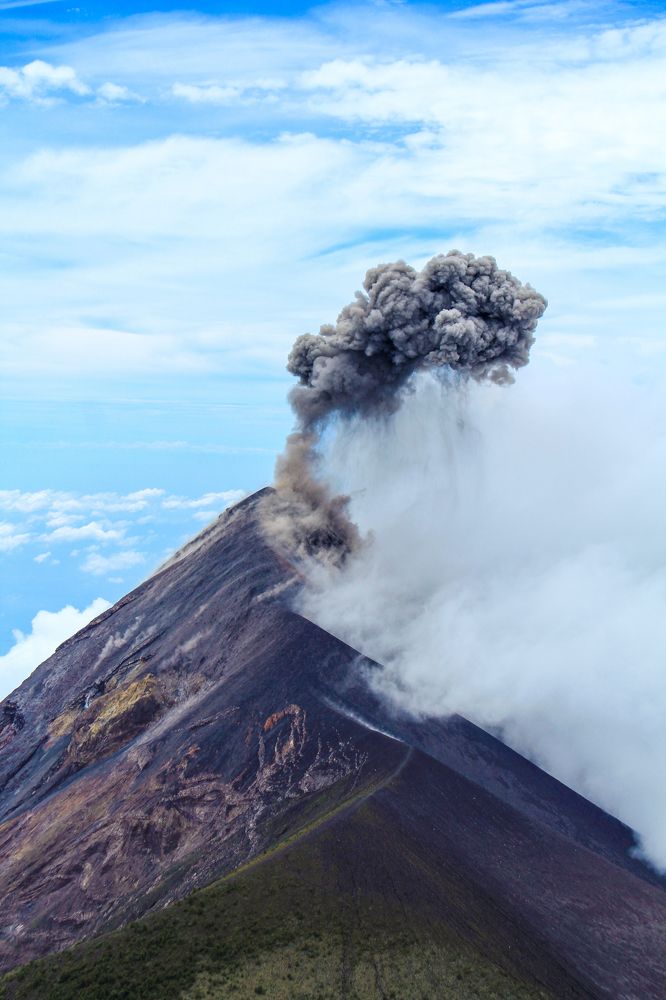 Photograph by Luis Par