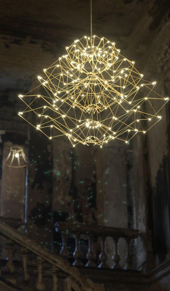 Главная люстра в храме...