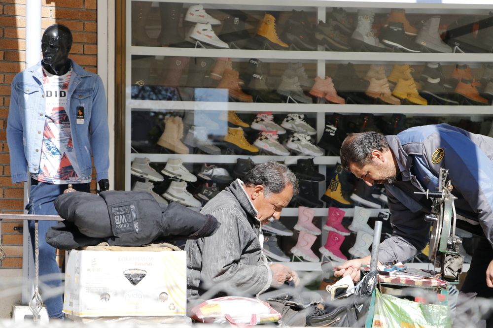 Street shoemaker