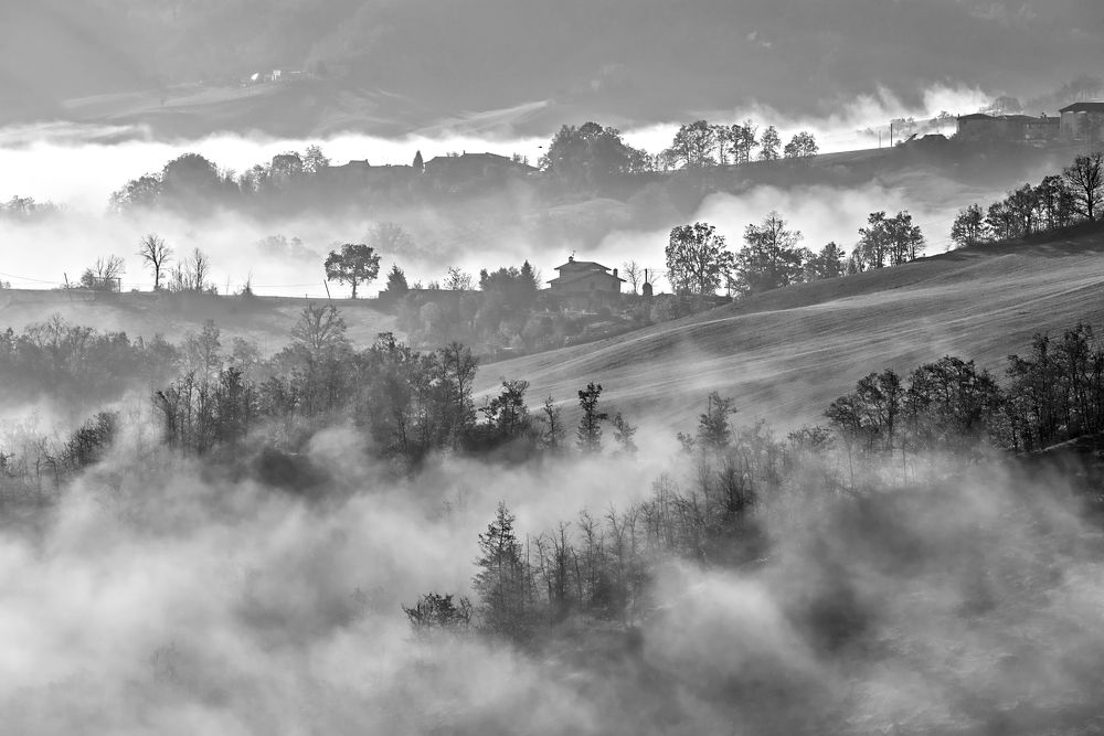 White and soft waves of the autumnal sea of clouds.