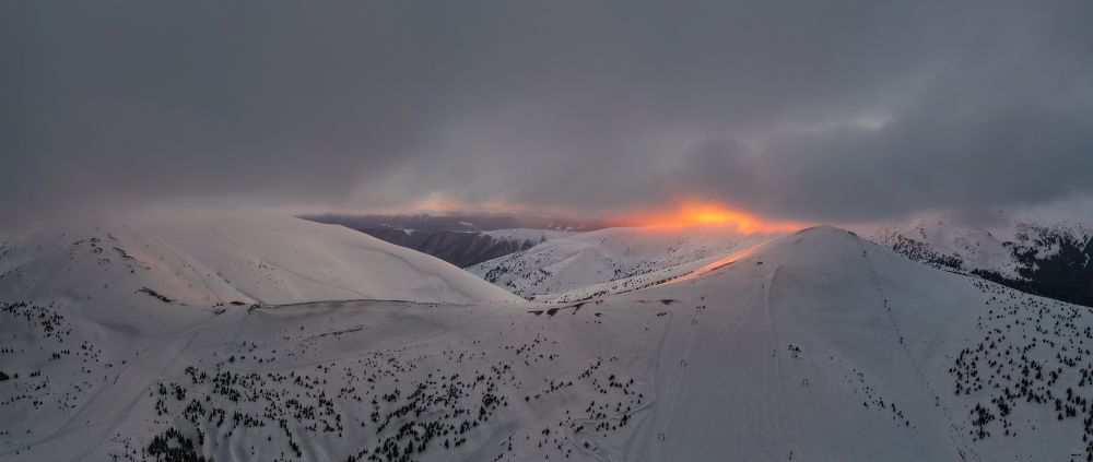 Апрельский закат над Драгобратом