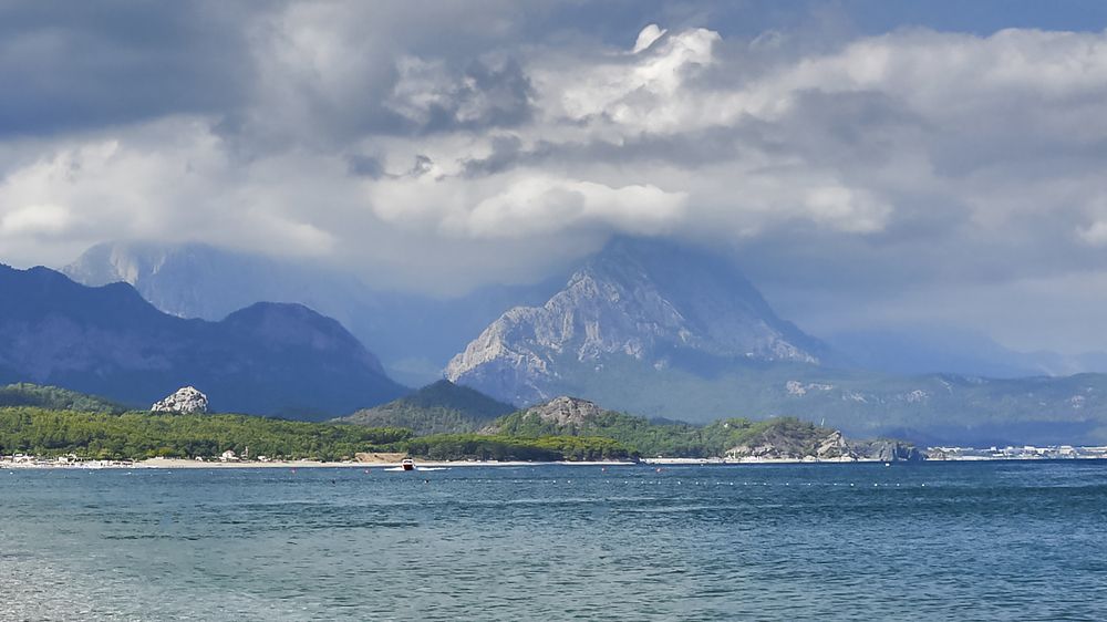 Там, где горы и море