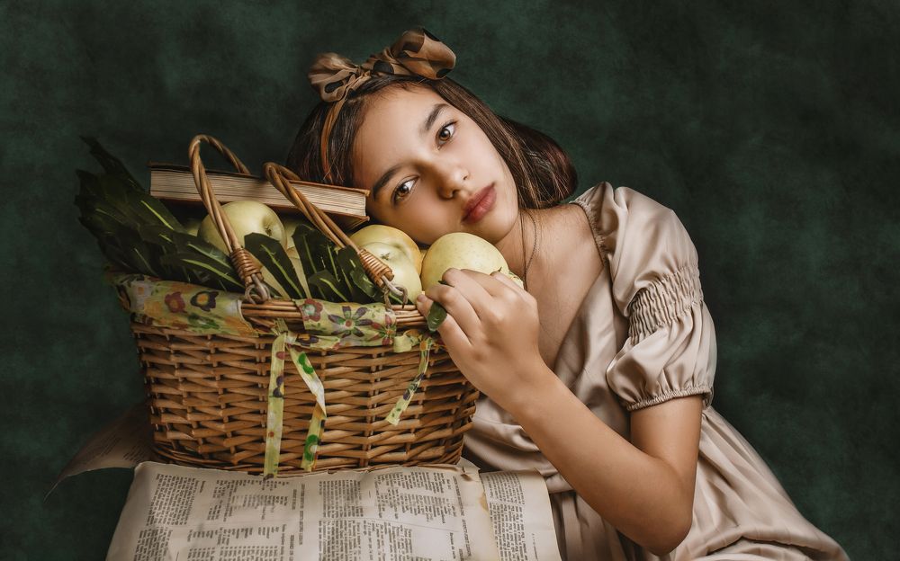 The girl and the apple basket