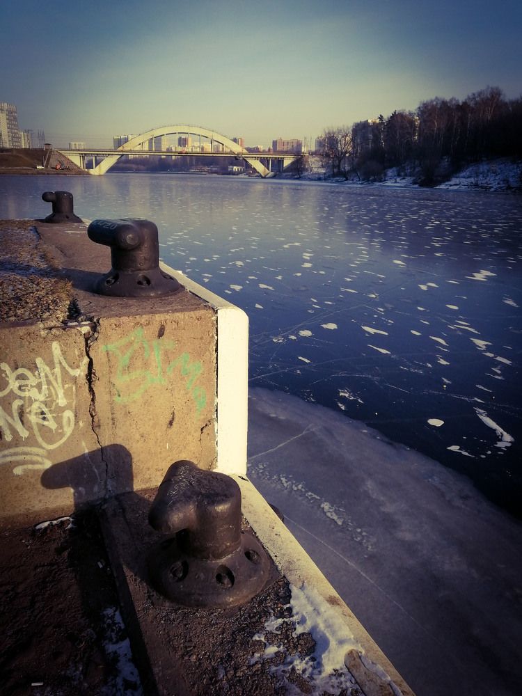 Мост через канал им. Москвы