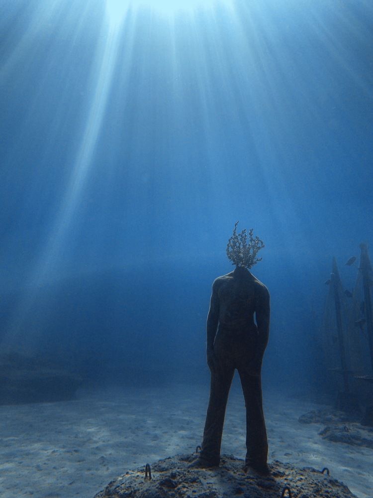 Почти просто статуя.