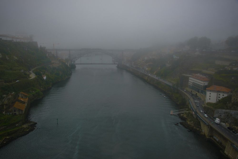 Мост Луиша I в тумане