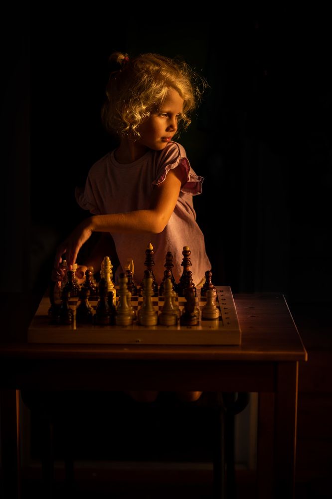 Юная шахматистка