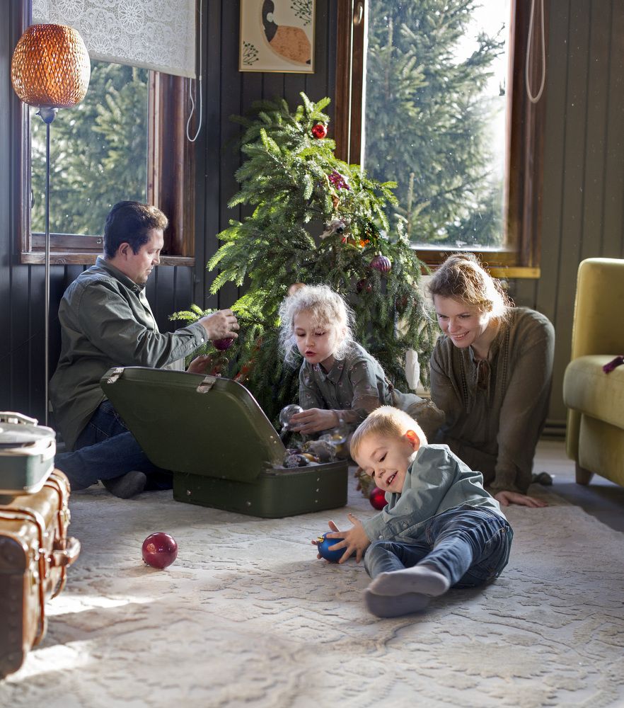 Decorating the Christmas tree
