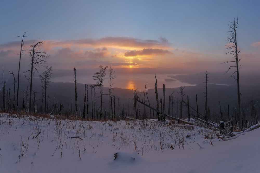 Туманный рассвет над о. Тургояк