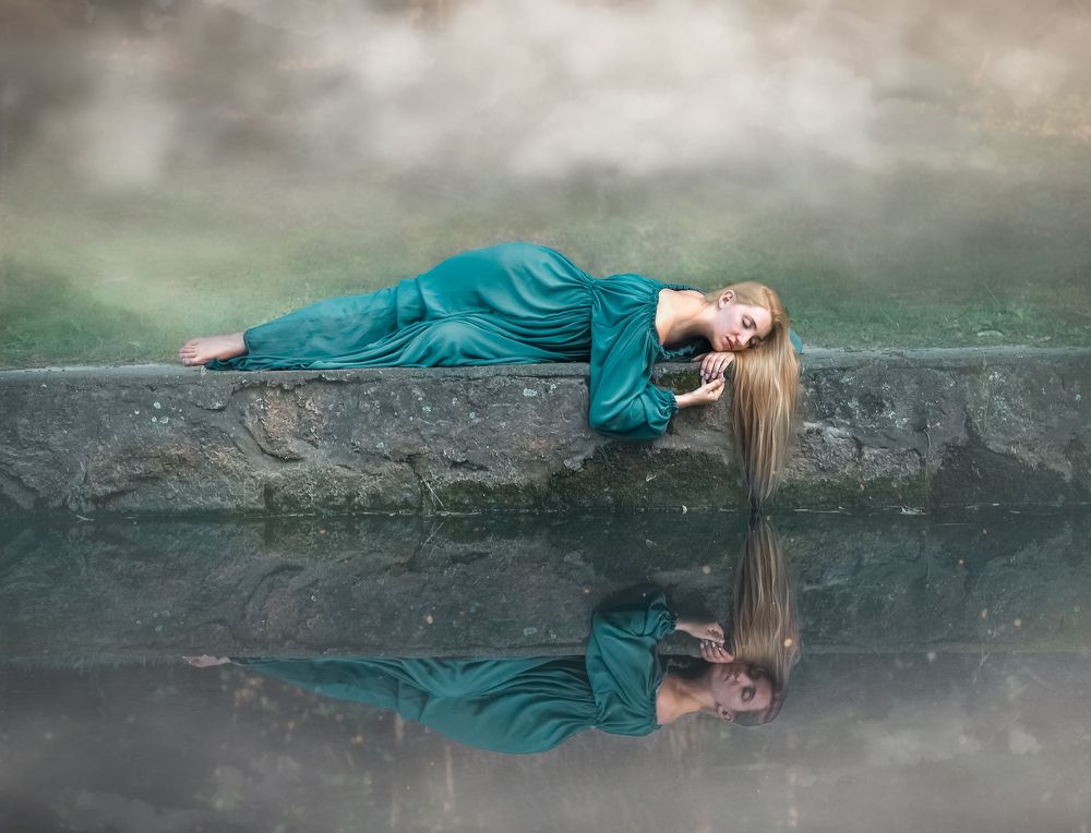 Why do you stop dreaming when you wake up?