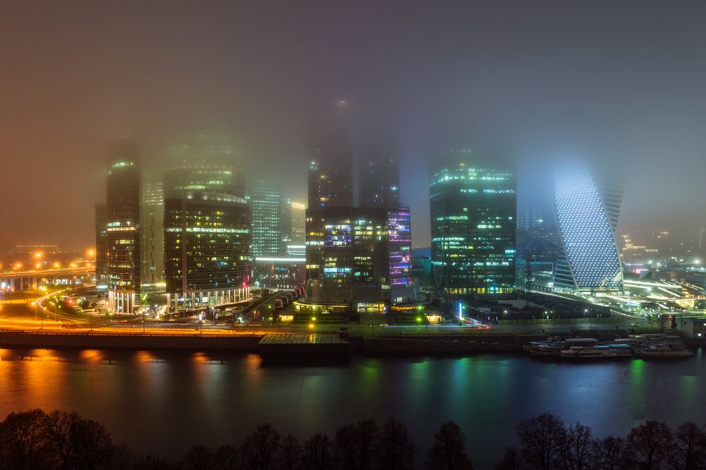 Москва-Сити во мгле