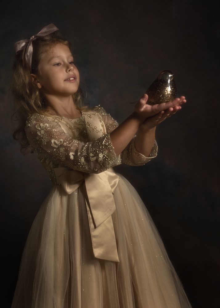 Little princess and bird