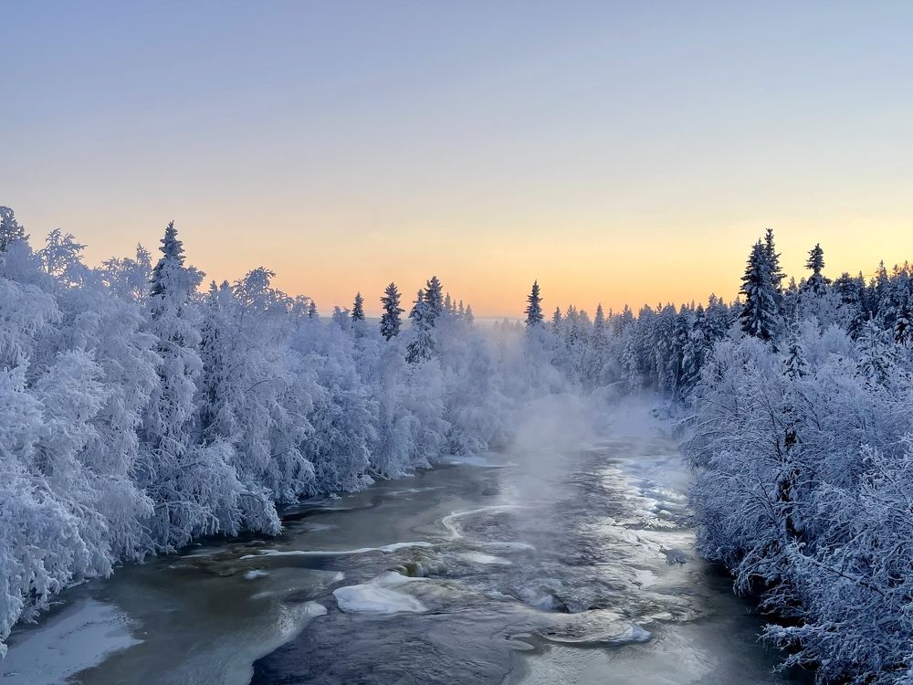 Тридцатиградусный мороз на реке Шовна, близ Туломы, Кольский полуостров