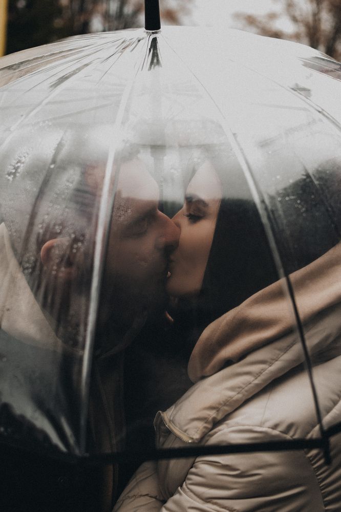 Влюбленные под зонтом