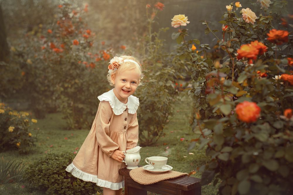 Чаепитие в розовом саду