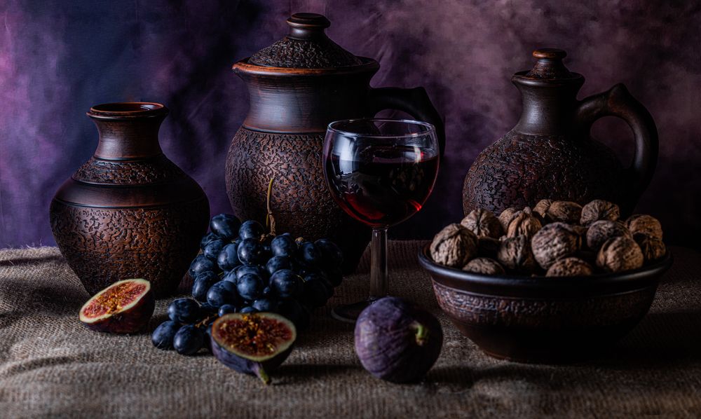 Бокал красного вина.