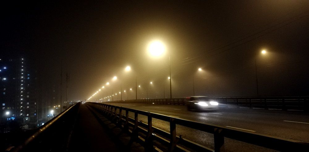 Фонари, туман, дорога