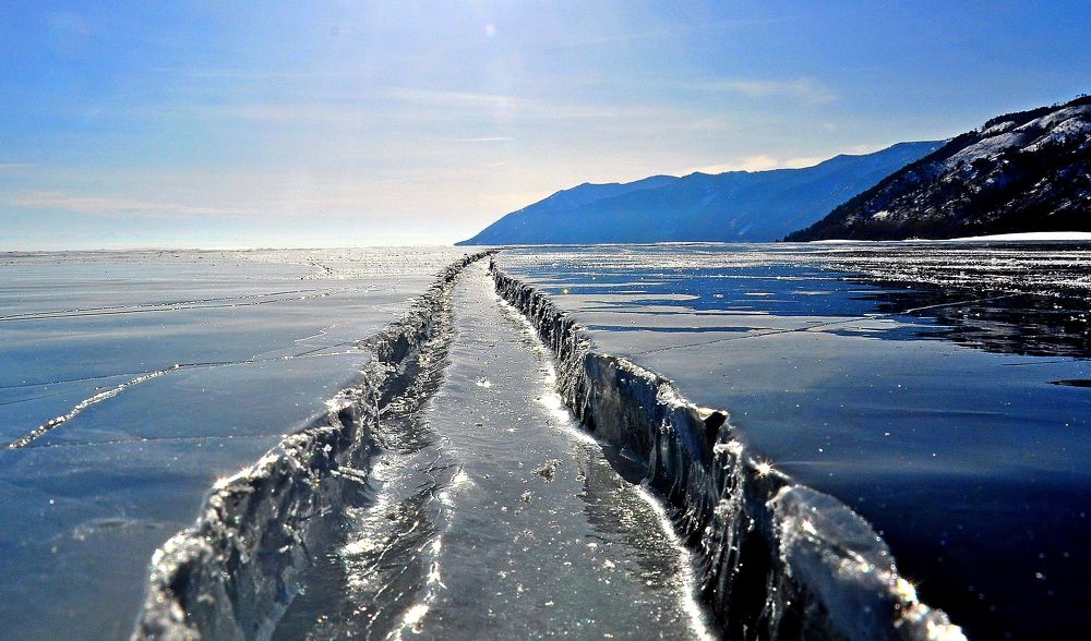 Ледовый разрыв. Байкал.