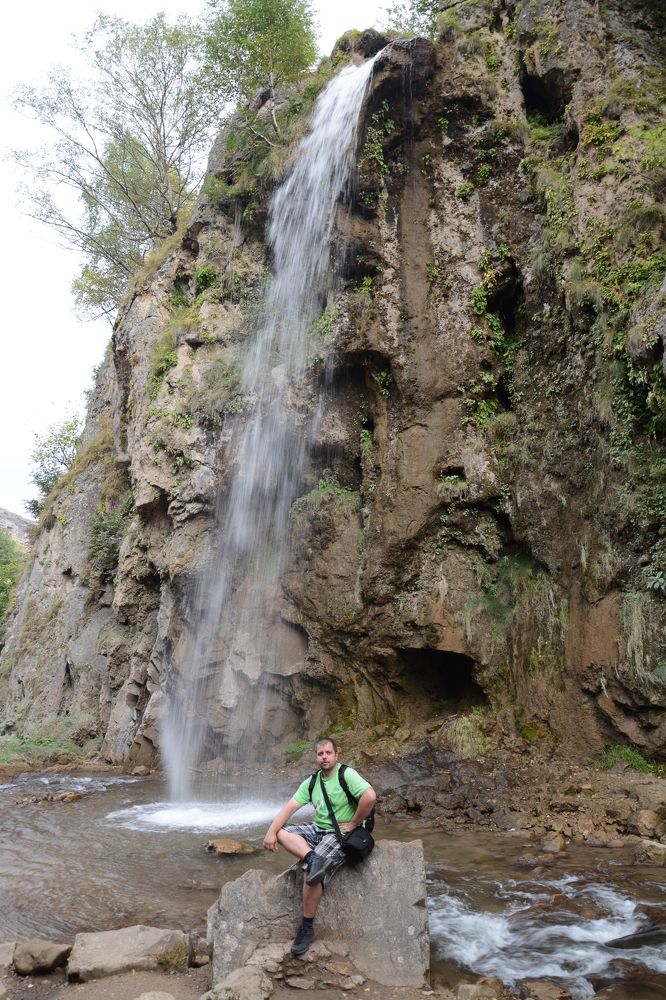 Туристы и водопад