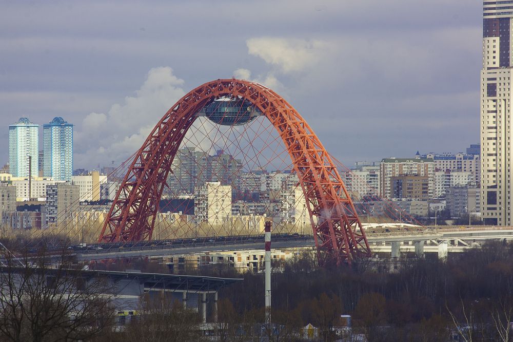 И обласкало солнце Живописный мост
