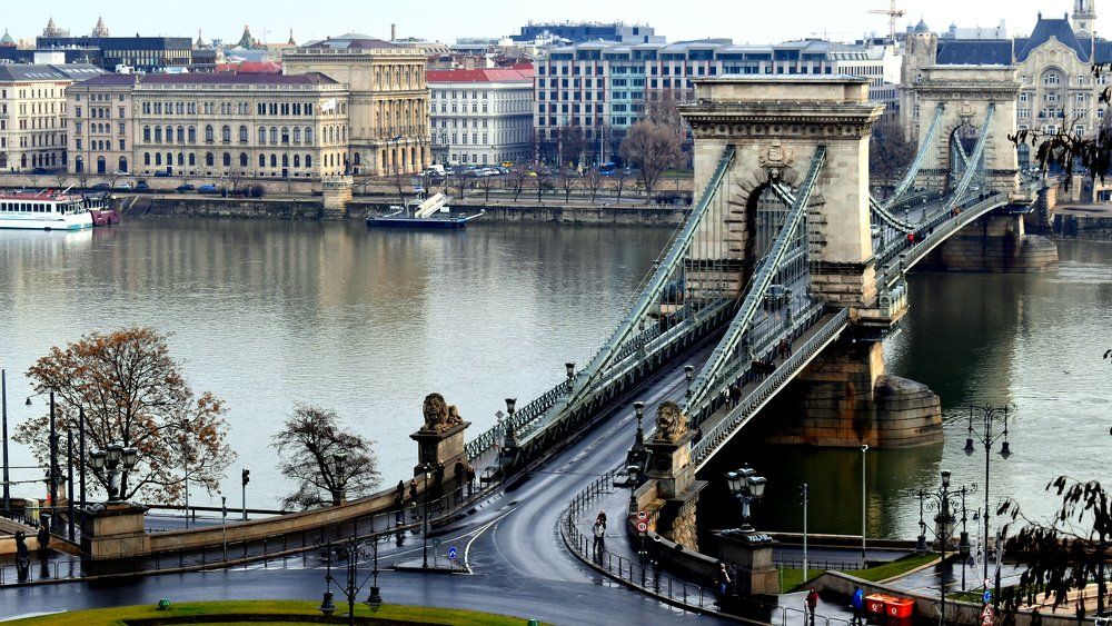 Цепной мост, как символ слияния Буды и Пешта в единую венгерскую столицу.