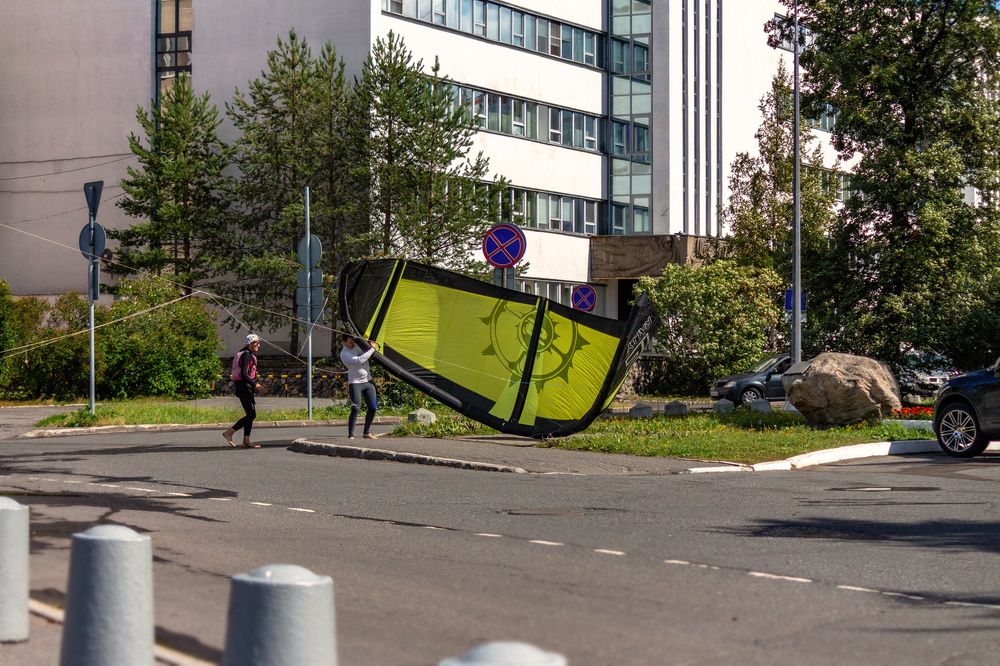 Не попутный...