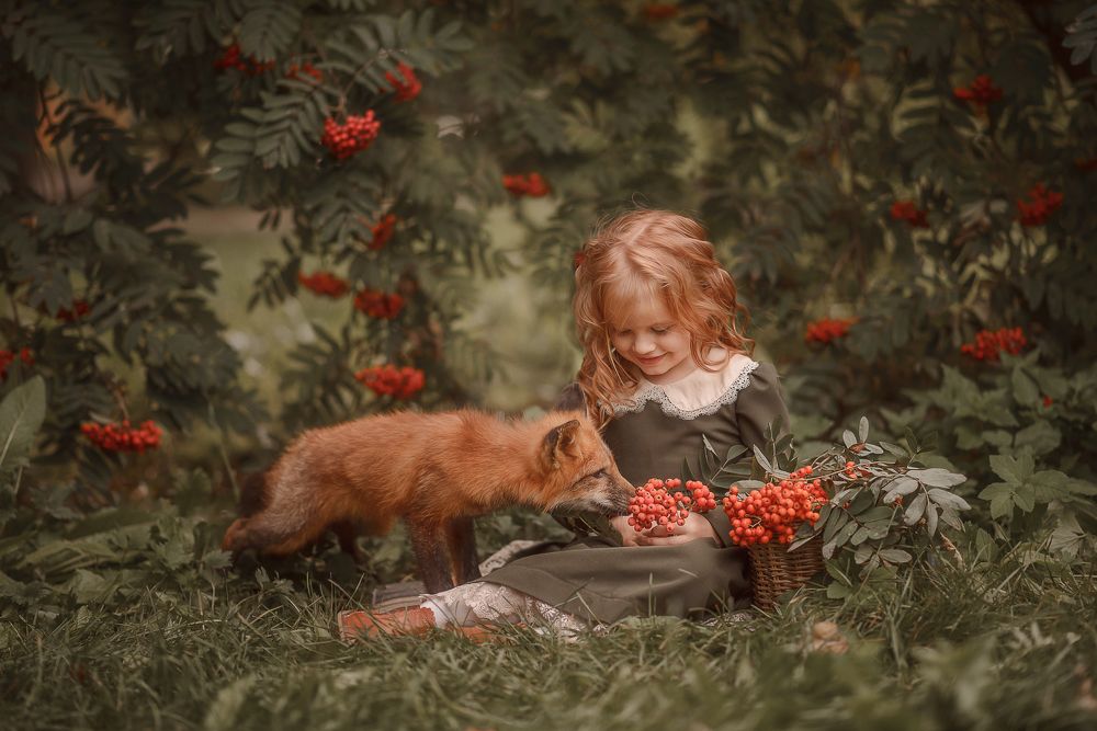 Девочка с лисенком