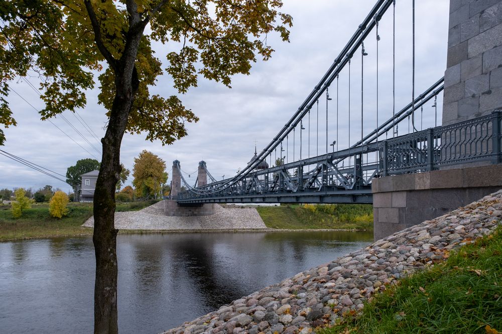Цепной мост в Острове