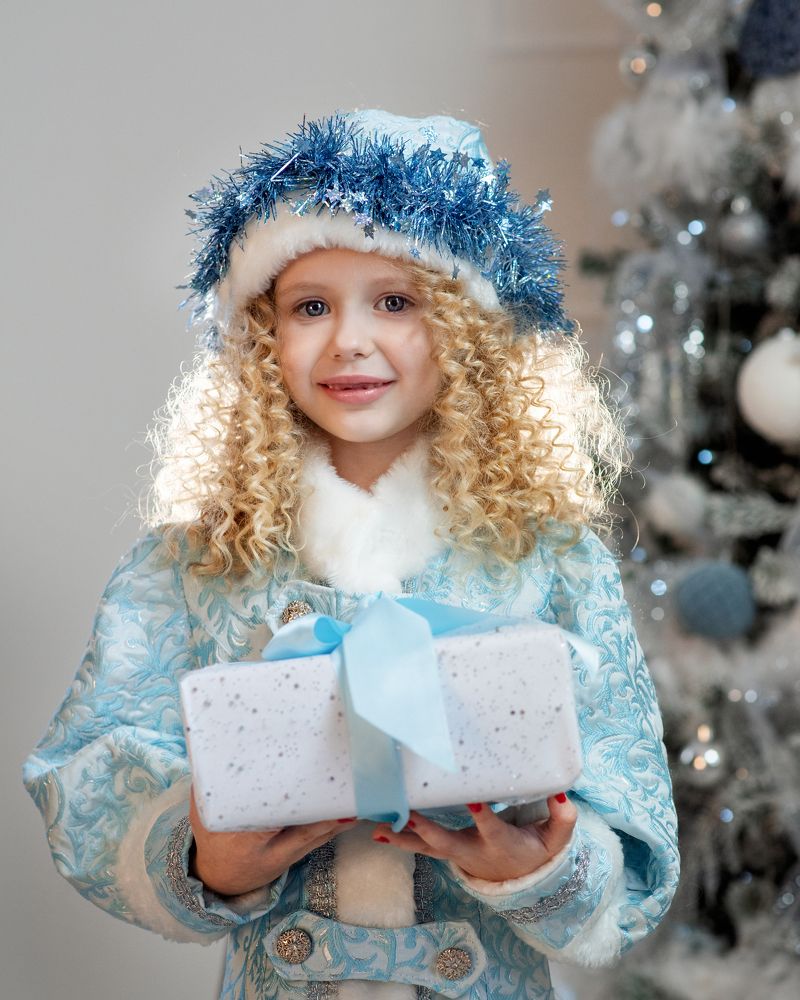 Девочка Снегурочка