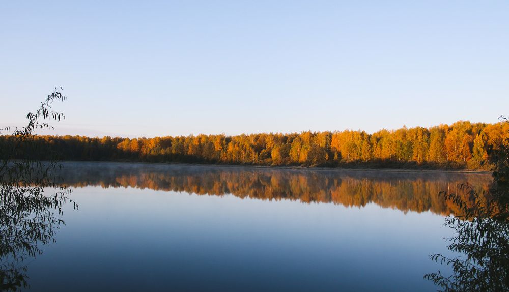 Рассвет над озером