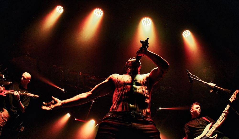 Концертная фотография с выступления метал-группы Velikhan, Volume клуб, Киев