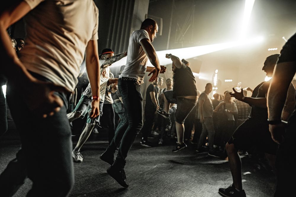 Слем в толпе на выступлении группы P.O.D. в клубе Bingo, Киев