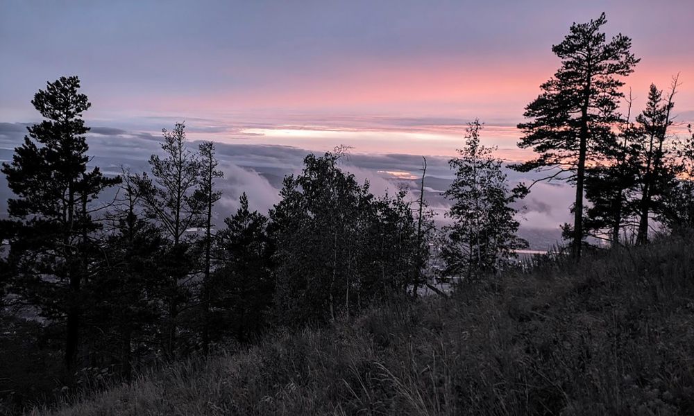 Горел огнём закат