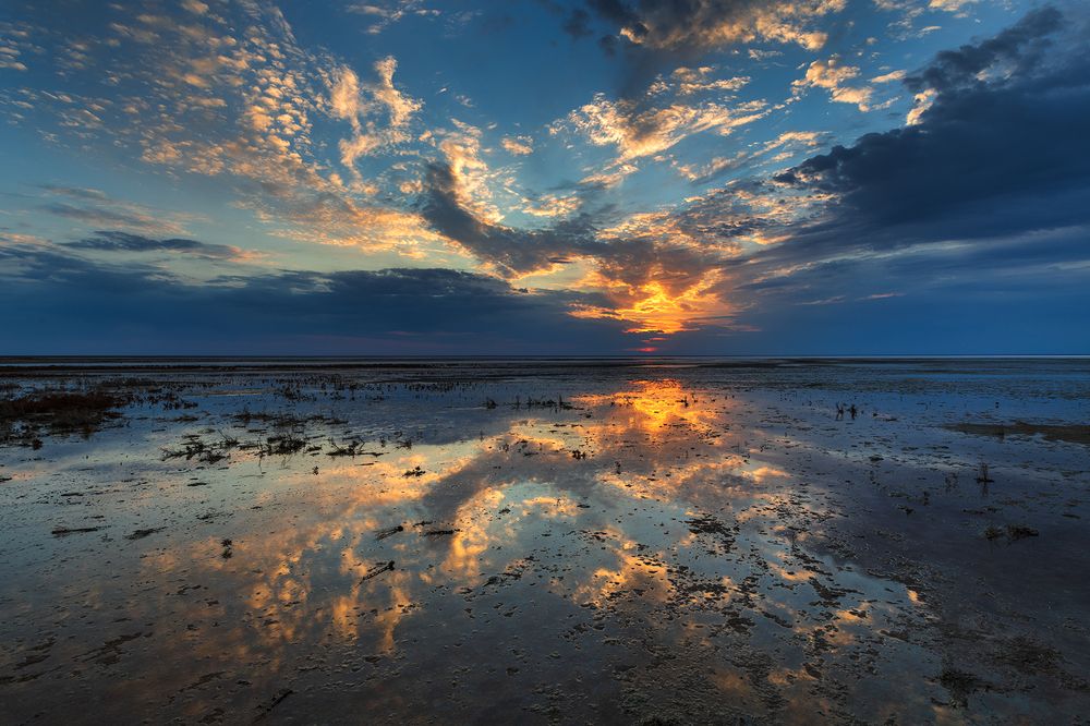 Закат на озере Эльтон