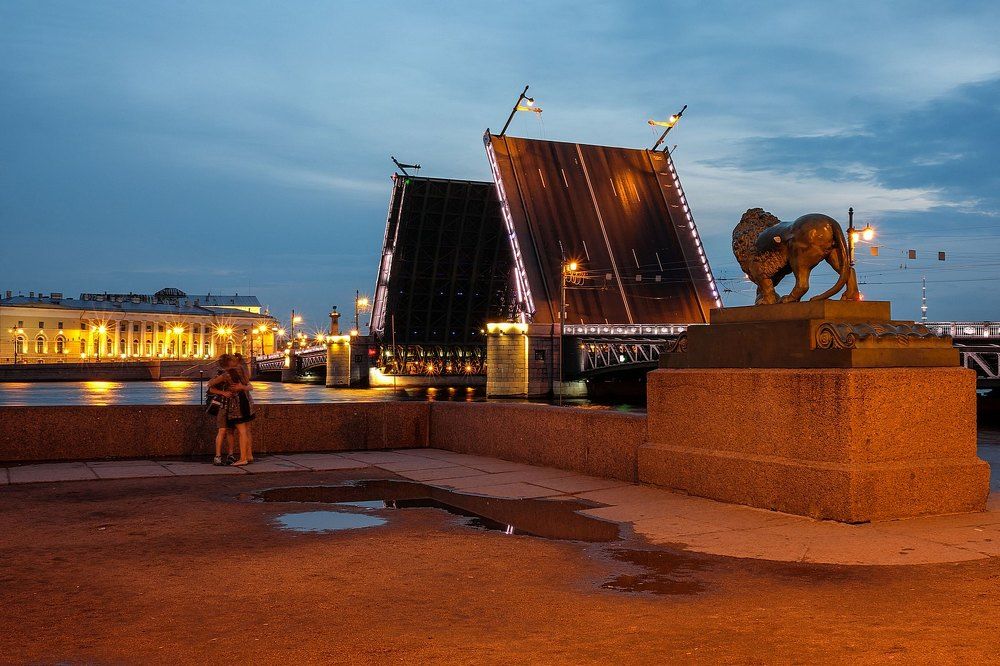 Поцелуи у моста