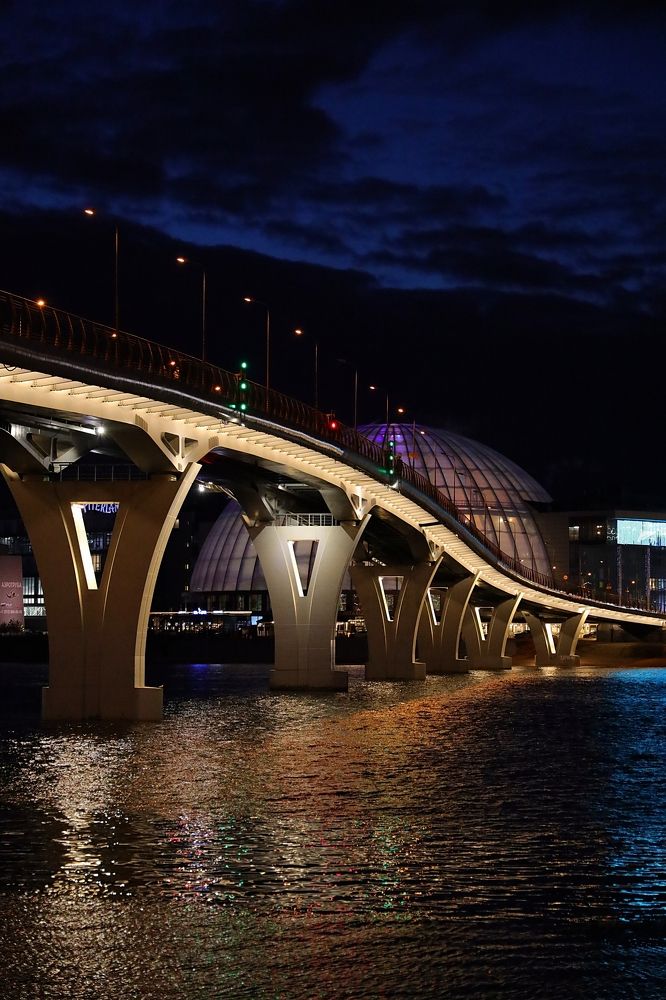 мост через Неву