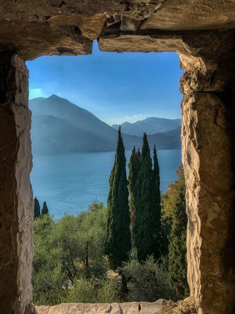 Картина в рамке