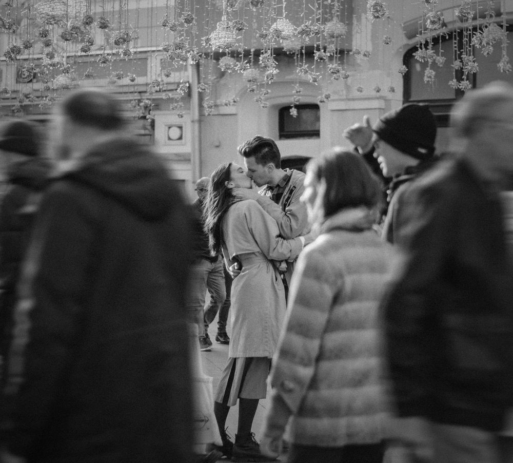 Поцелуй на Никольской улице