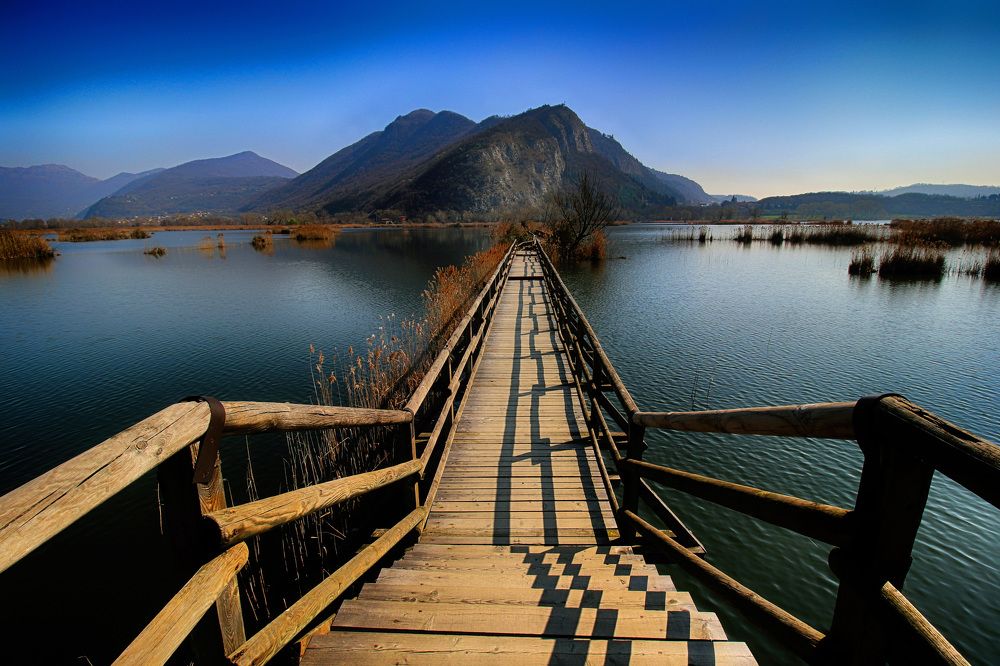 The bridge over the peat bogs
