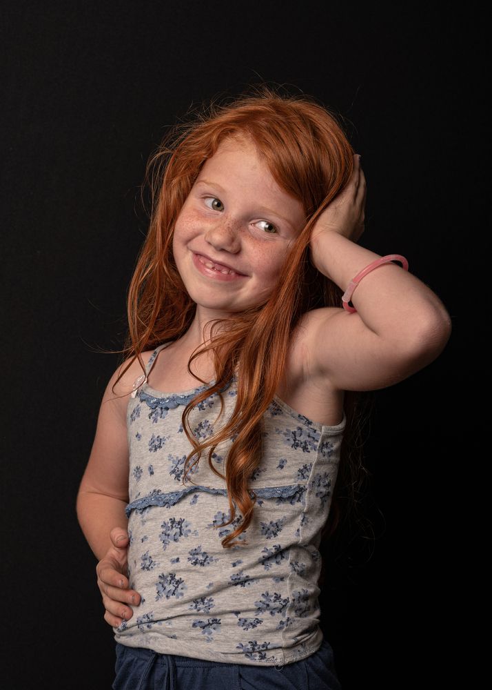 Bimba dai capelli rossi