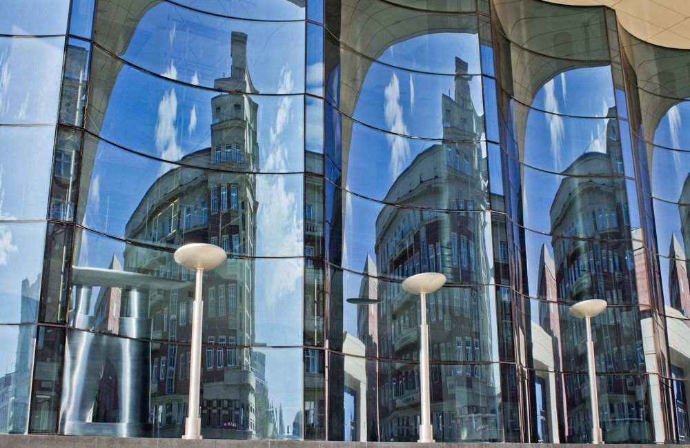 Отражение города