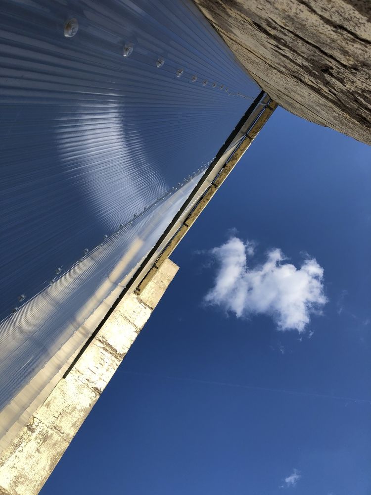 Облако на стене.