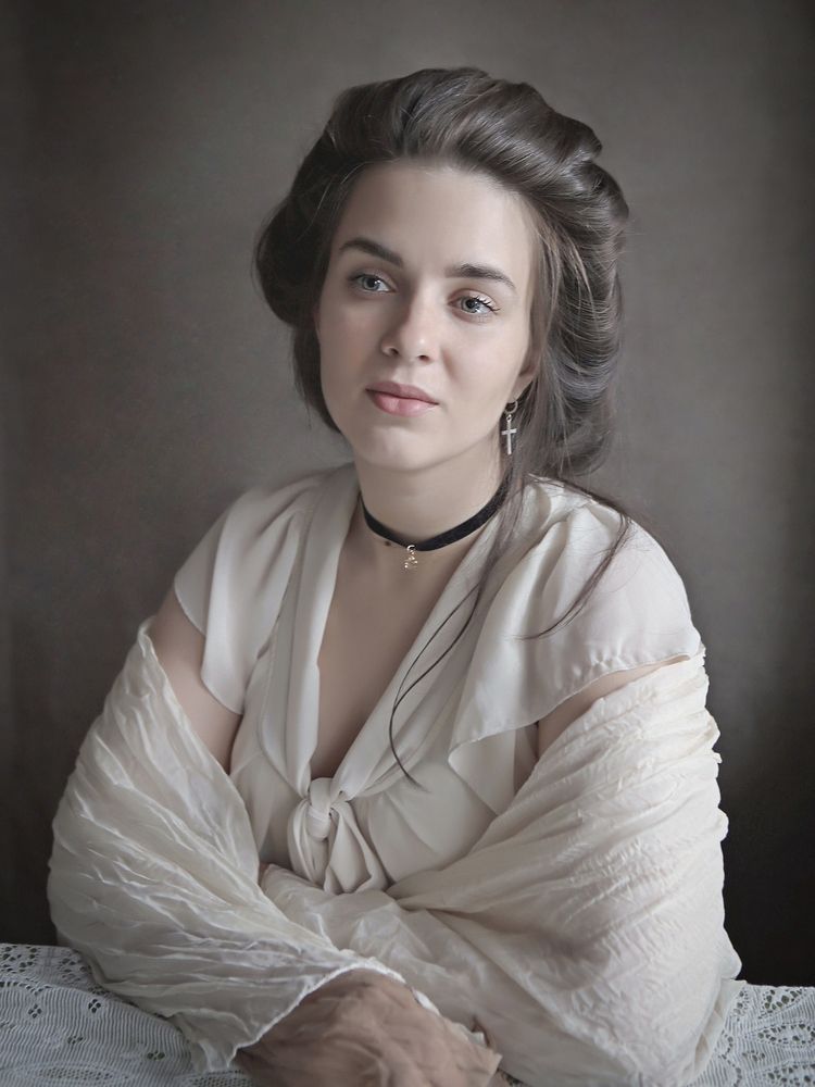 Не веселая, не печальная.