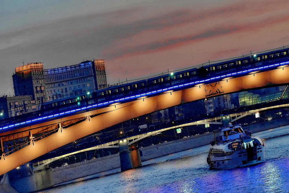 МОСТ  И  ТЕПЛОХОД