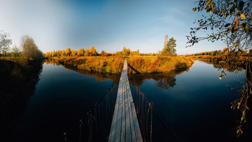 Подвесной мост в деревне
