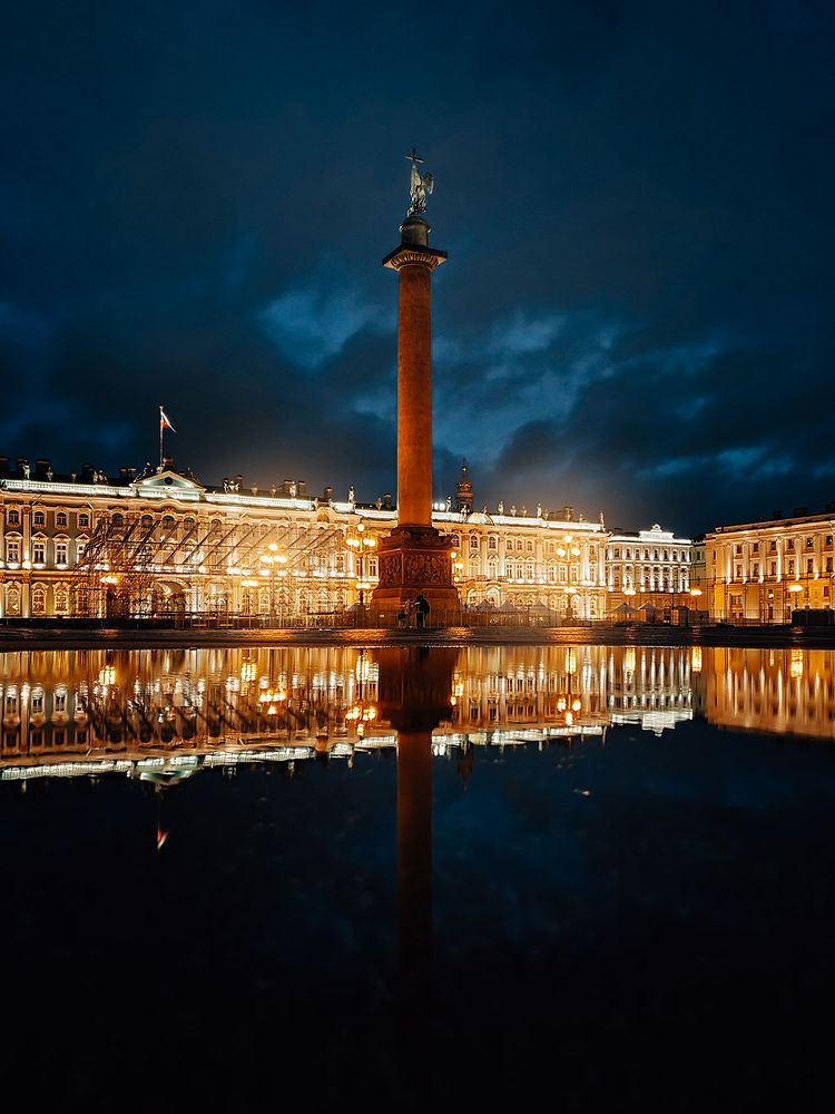 Дворцовая ночью