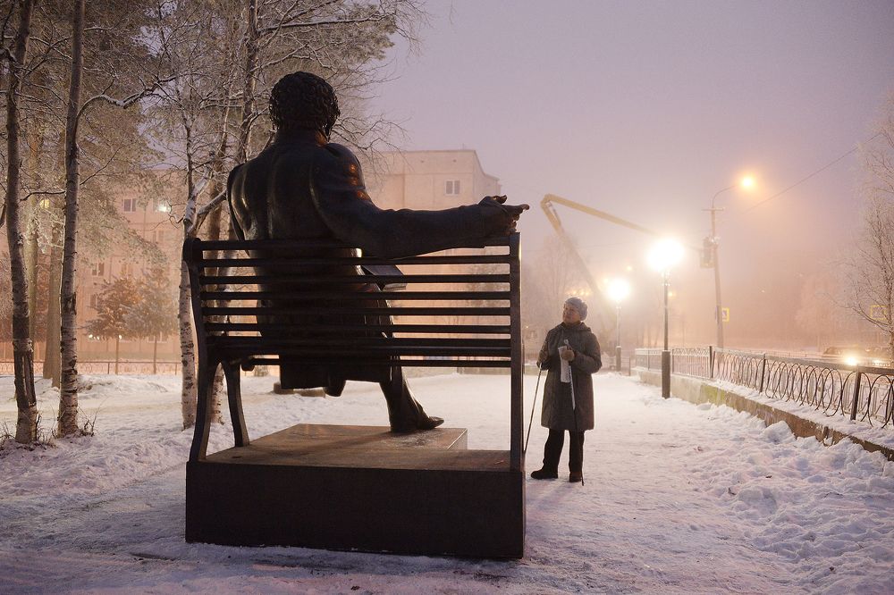 К нему не зарастёт народная тропа