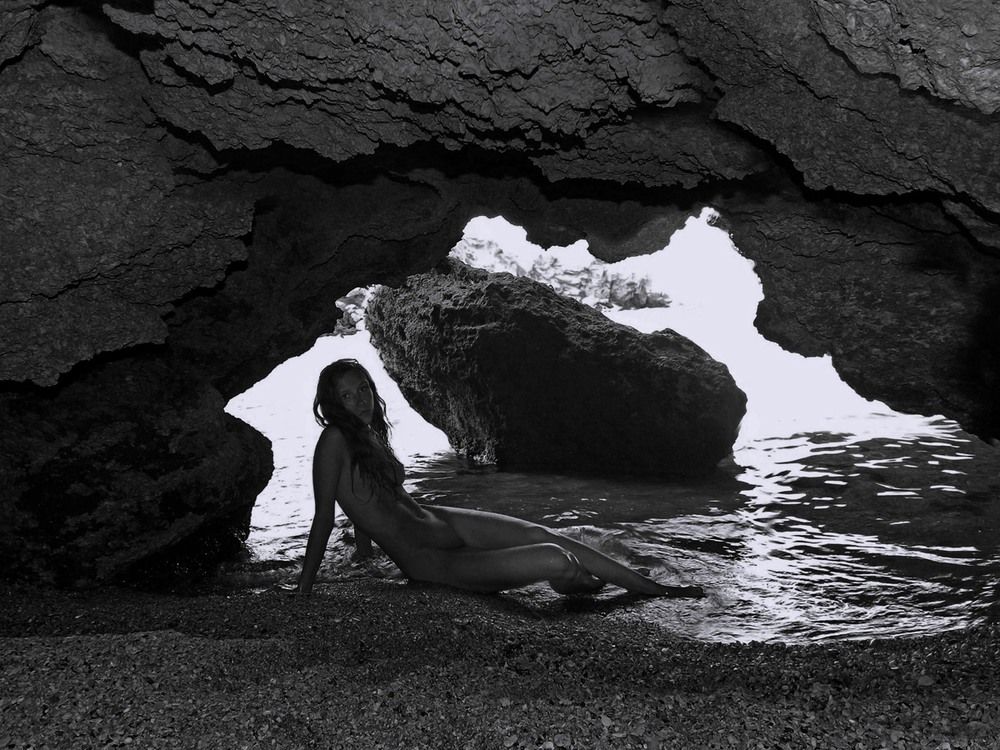 грот с русалочкой(чб)